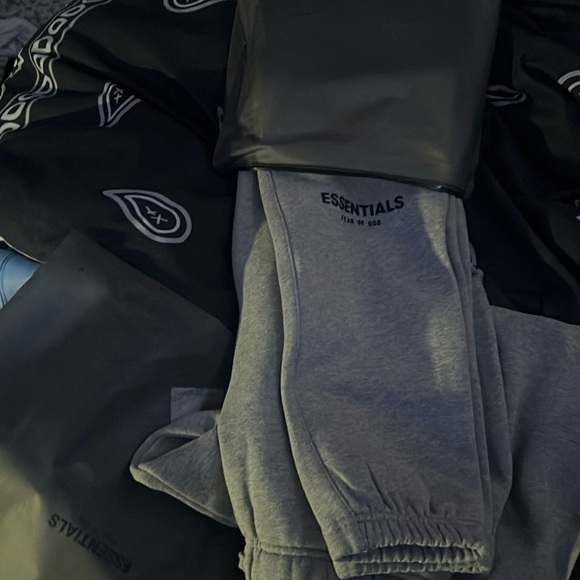 Dark oarmeal ESSENTIALLS pants
